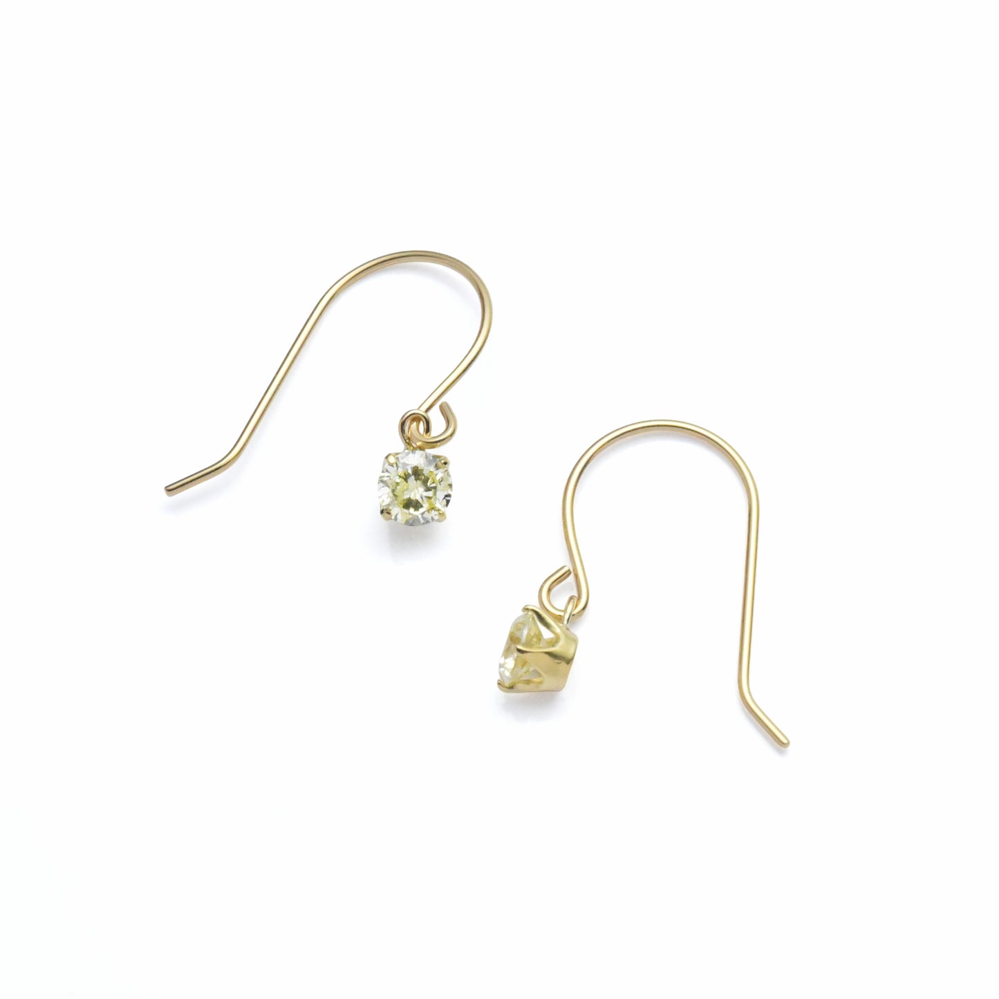 K18YGイエローダイヤモンド合計0.2ct スイングフックピアス 4本爪シンプルデザイン
