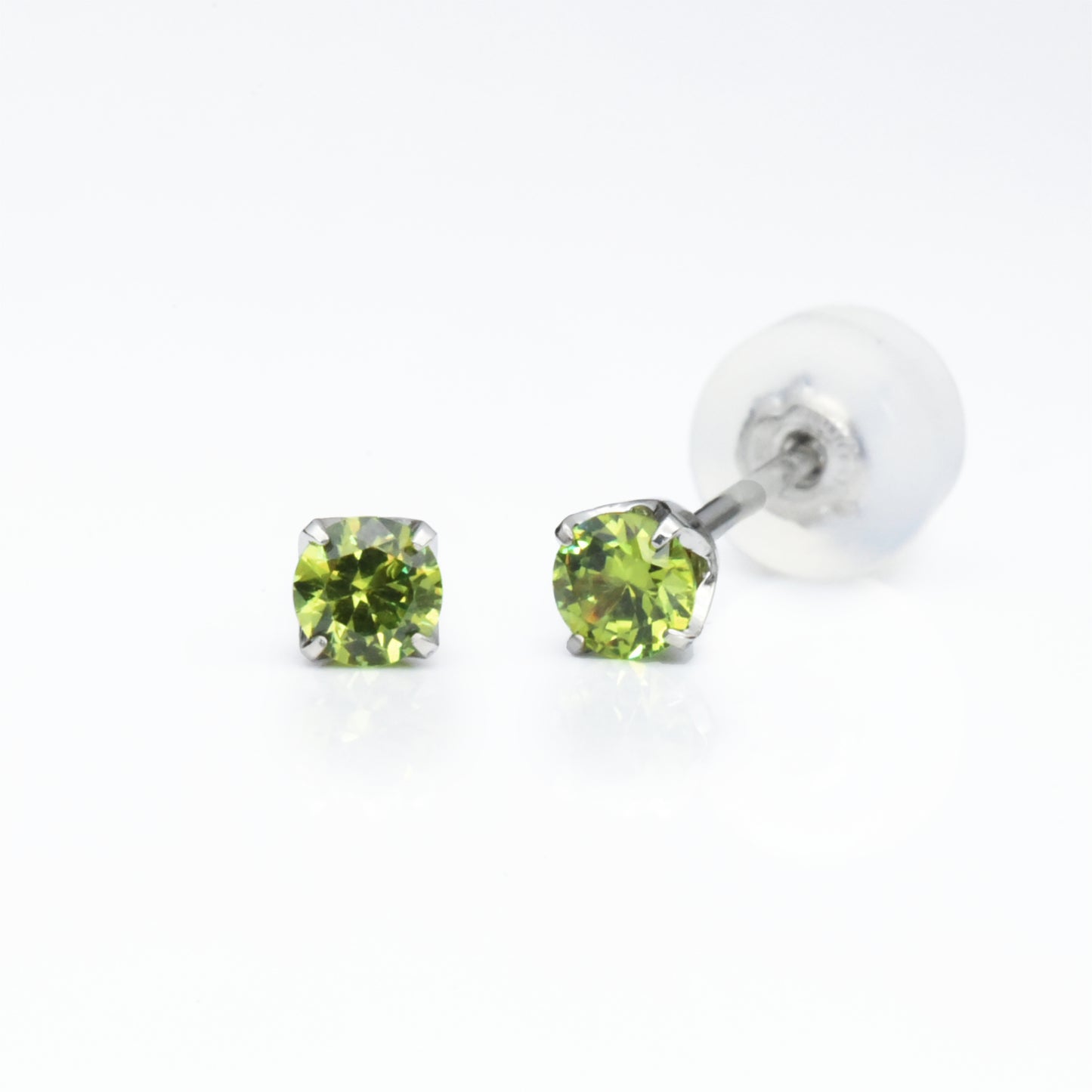 Pt900デマントイド合計0.2ctピアス 4本爪デザイン (yellowish green系)