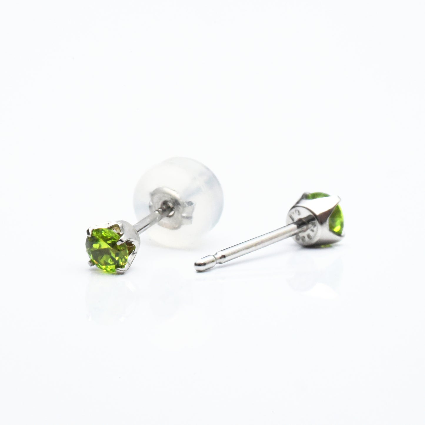 Pt900デマントイド合計0.2ctピアス 4本爪デザイン (yellowish green系)