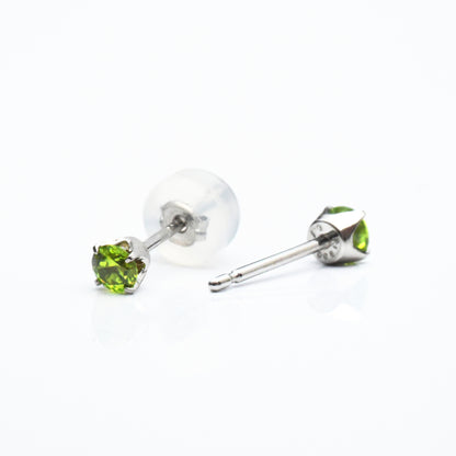 Pt900デマントイド合計0.2ctピアス 4本爪デザイン (yellowish green系)